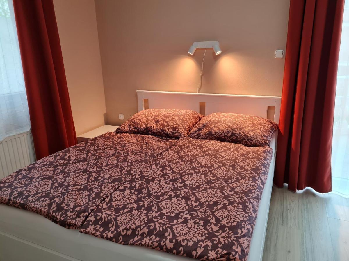 Bed and Breakfast Crystal Es Susanne Panzio Шиофок Экстерьер фото
