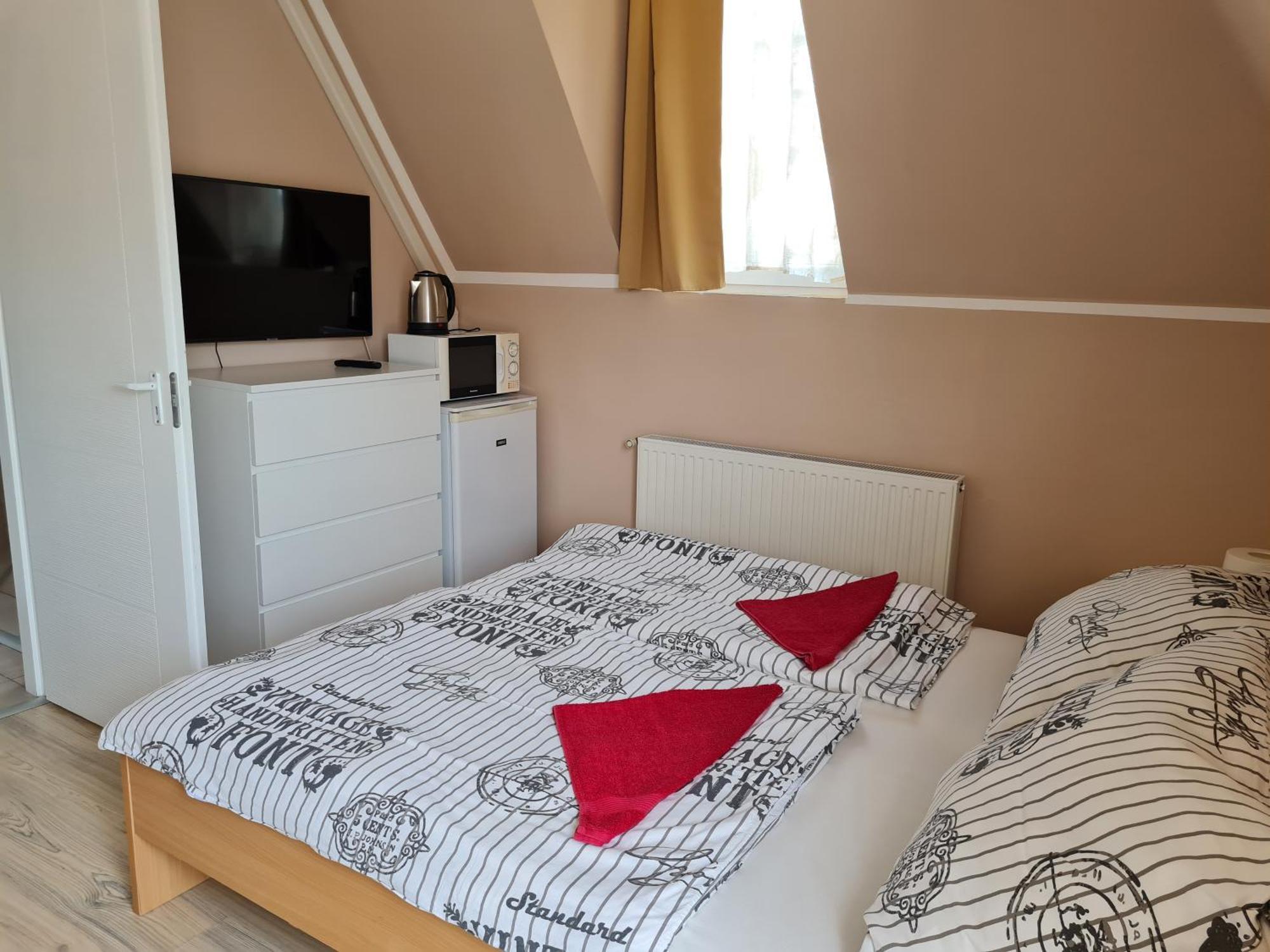Bed and Breakfast Crystal Es Susanne Panzio Шиофок Экстерьер фото
