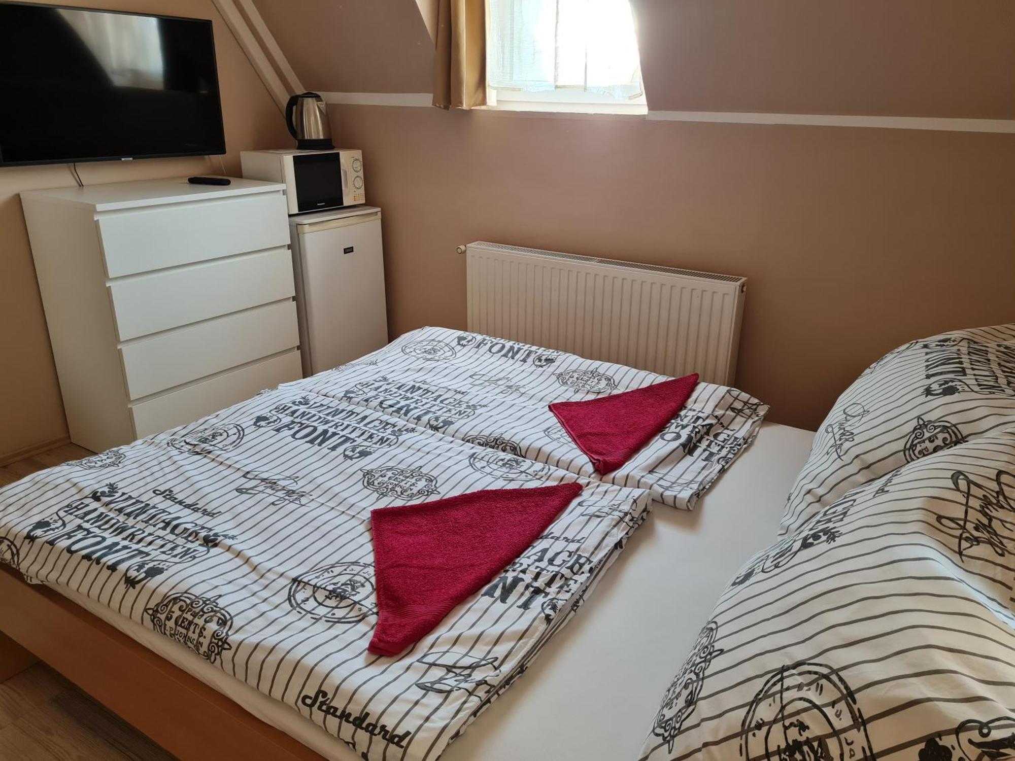 Bed and Breakfast Crystal Es Susanne Panzio Шиофок Экстерьер фото