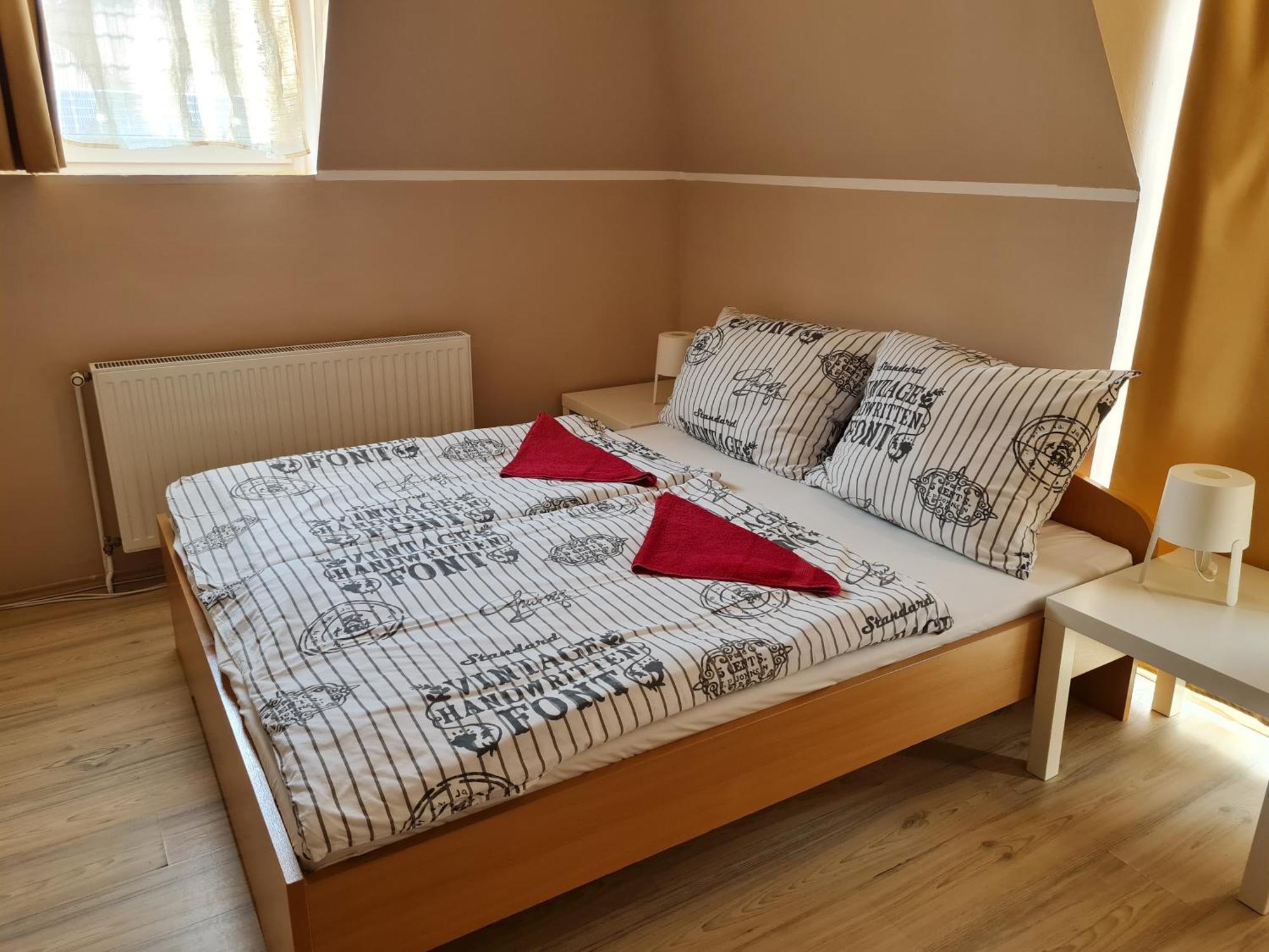 Bed and Breakfast Crystal Es Susanne Panzio Шиофок Экстерьер фото